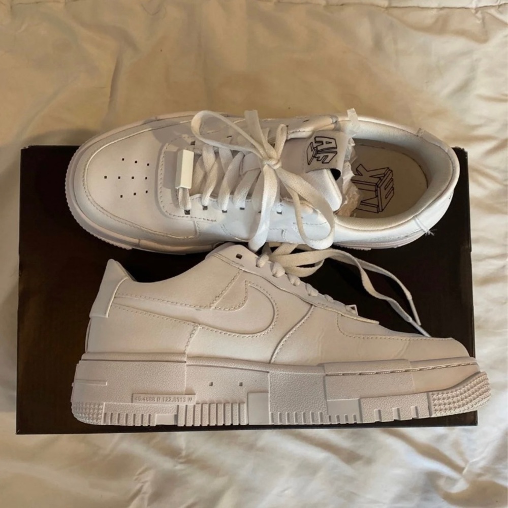 Nike Air Force 1 Pixel